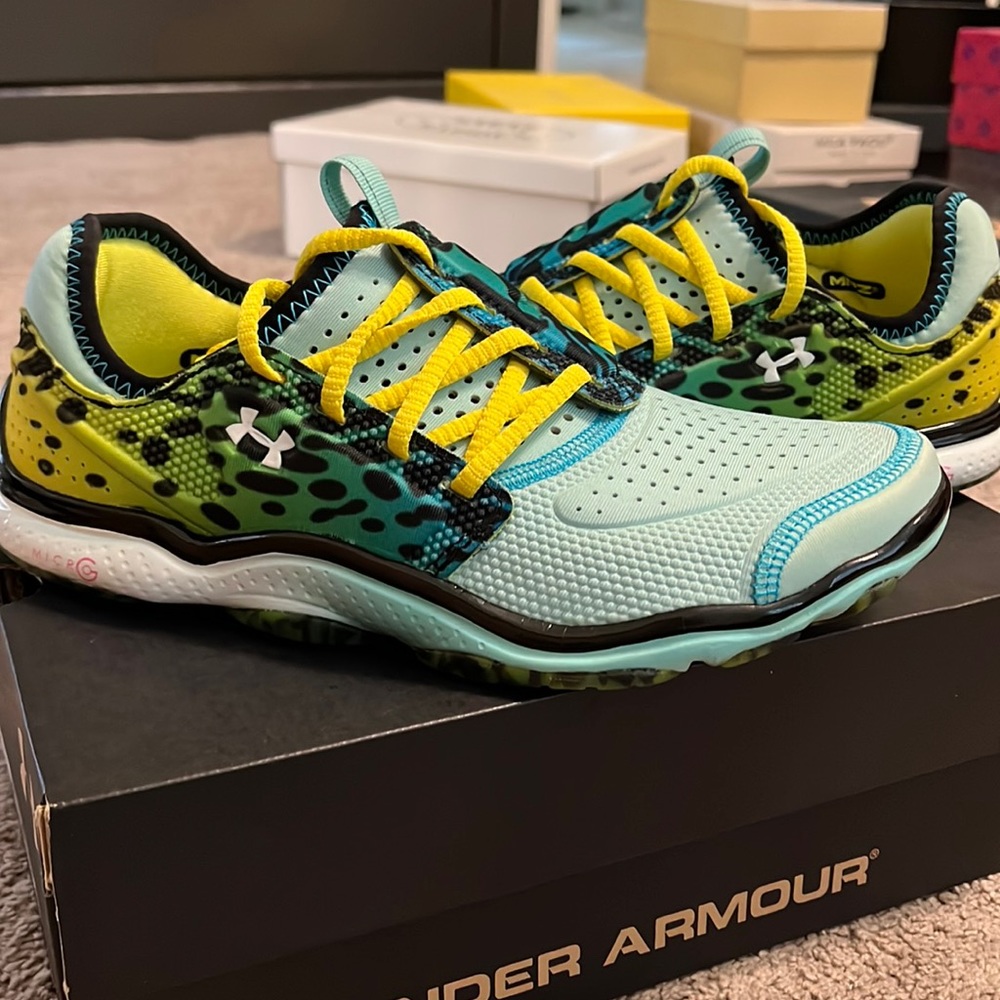 Size 7 1/2 under Armour micro g toxic six